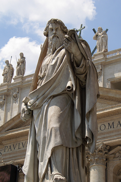 Статуя Святого Апостола Павла перед Собором