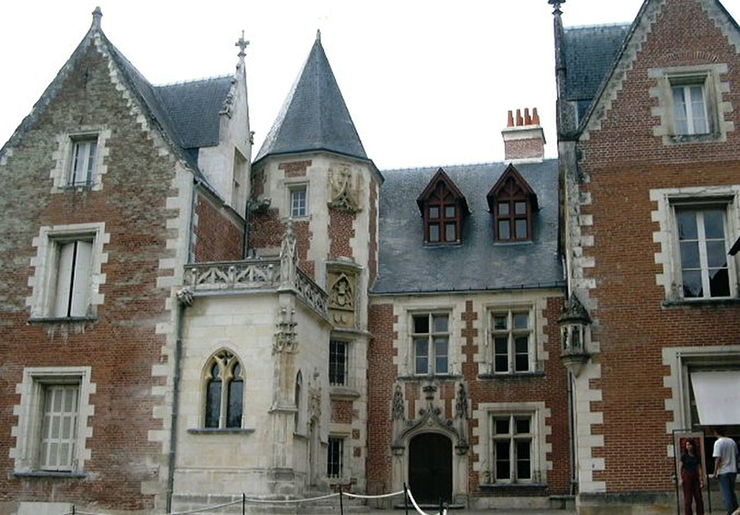 Рис. 23. Замок Кло-Люсе, Франция